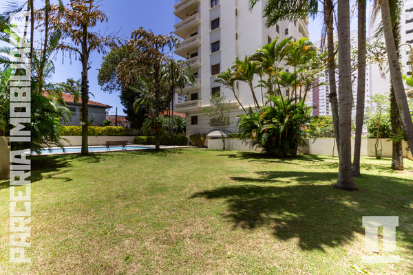Apartamento em Pinheiros, 1 por andar, 246m2, na simpática rua Costa Carvalho